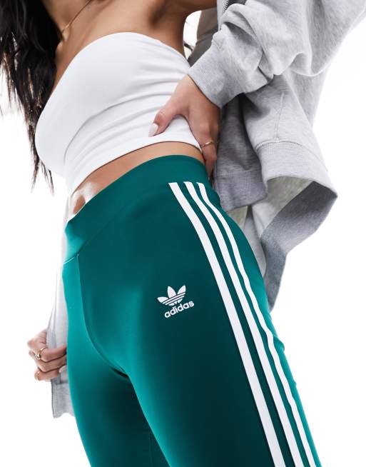 adidas Originals Ausgestellte Leggings in College Grun mit den drei Streifen