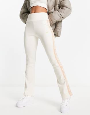 adidas Originals - Ausgestellte Ripp-Leggings „Ski-Chic" in Hellbeige-Weiß