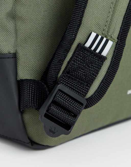 adidas Originals Backpack mit kleinem Logo in Khaki