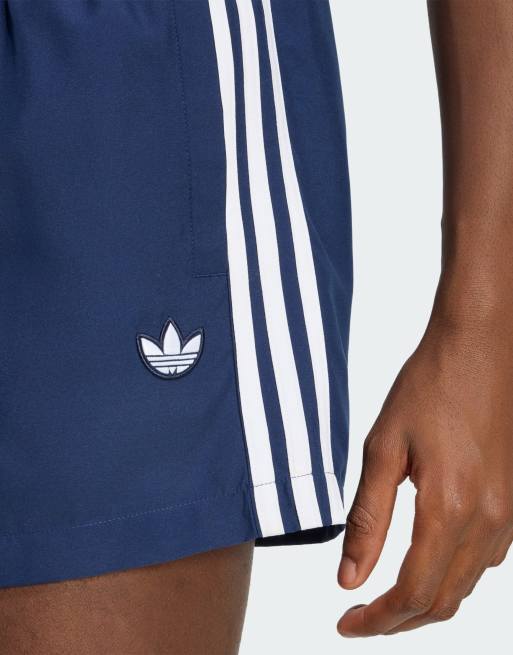 adidas Originals – Badeshorts in Night Indigo mit den drei Streifen, 3 von 4