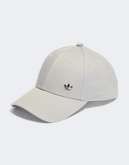adidas Originals – Baseballkappe in Metallic-Grau mit Dreiblatt-Logo