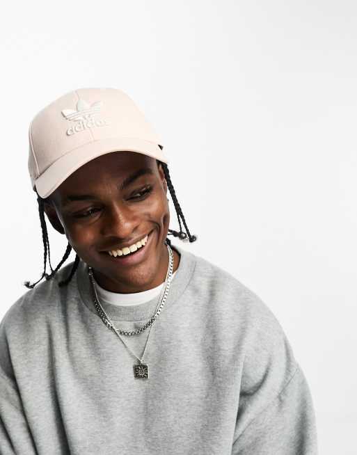 adidas Originals – Baseballkappe in Stone mit Dreiblattlogo