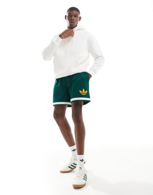 adidas Originals - Basketball-Shorts in College-Grün