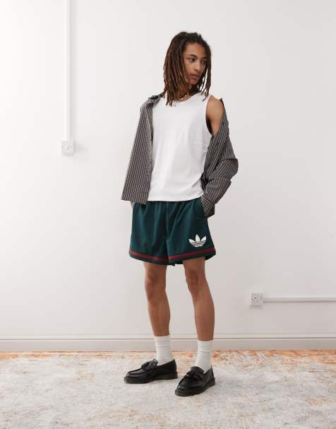 adidas Originals – Basketball-Shorts in Grün mit Kettenstrickmuster - view 1