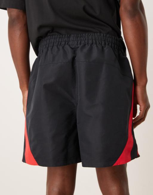 adidas Originals – Basketball-Shorts in Schwarz und Rot, 5 von 5