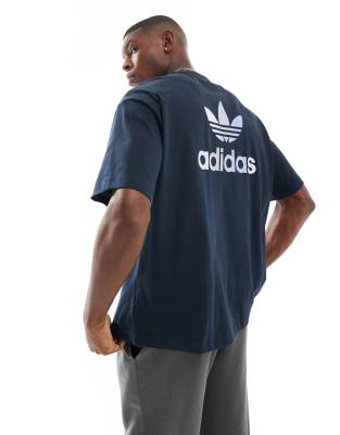 adidas Originals - Basketball-T-Shirt in Marineblau