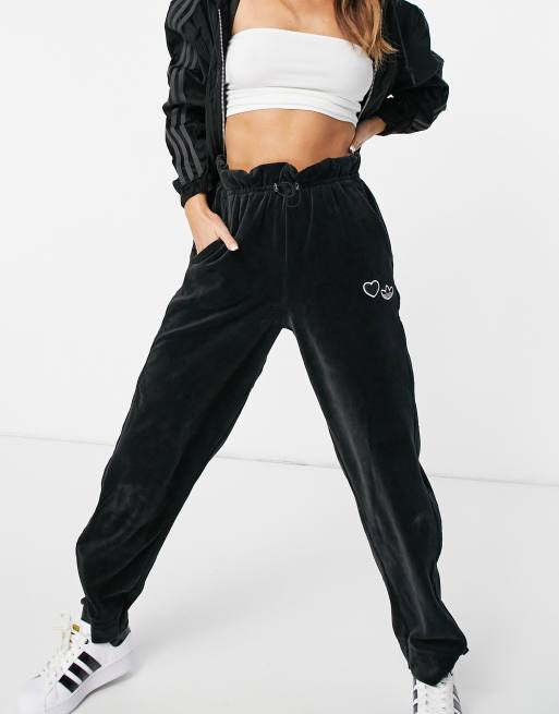 Hoofd Pest gemeenschap adidas Originals Bellista velour cuffed sweatpants in black | ASOS