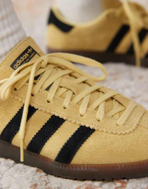 adidas Originals - Bermuda - Gule og sorte sneakers | ASOS