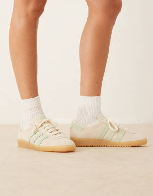 adidas Originals Bermuda sneakers in cream and light green - view 1