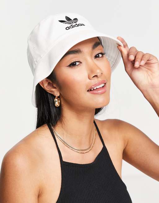 adidas Originals – Biały kapelusz typu bucket z logo Trefoil