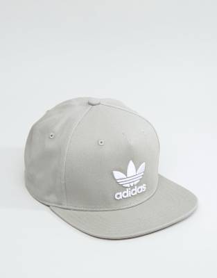 casquette plate adidas