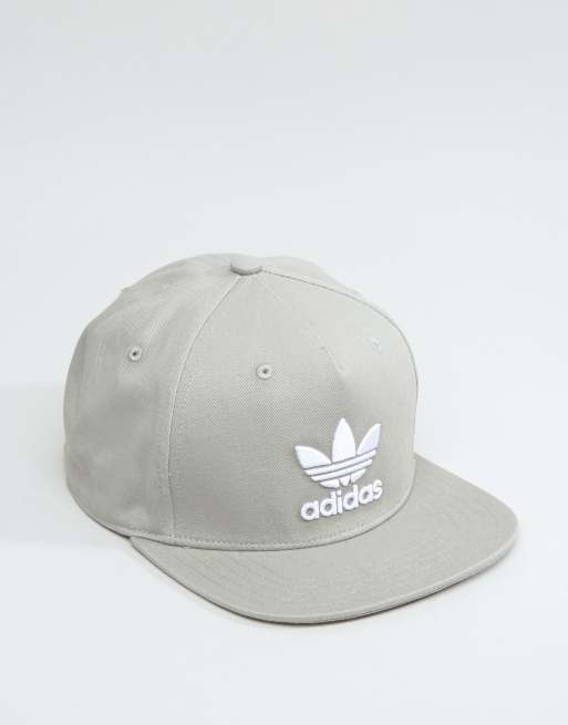 Casquette plate adidas new arrivals