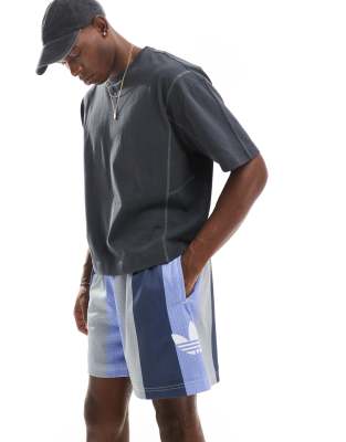 adidas Originals - Blau gestreifte Basketball-Shorts-Silber