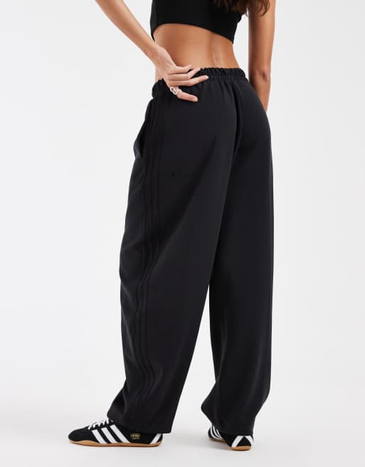 adidas Originals bløde barrel-bukser i sort, 3 af 5