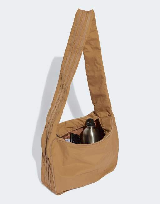 adidas Originals – Bowling-Tasche zum Umhängen in Kartonbraun ASOS