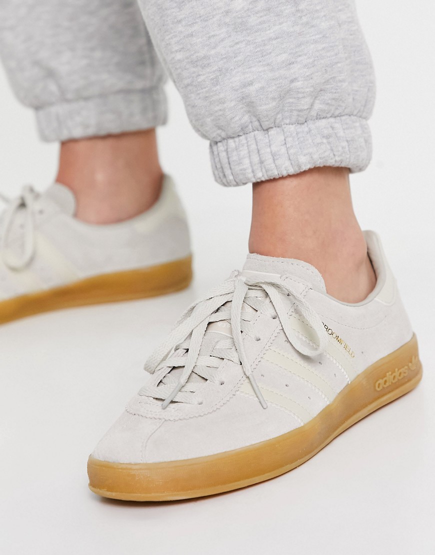 Adidas Originals Broomfield trainers in grey with gum sole