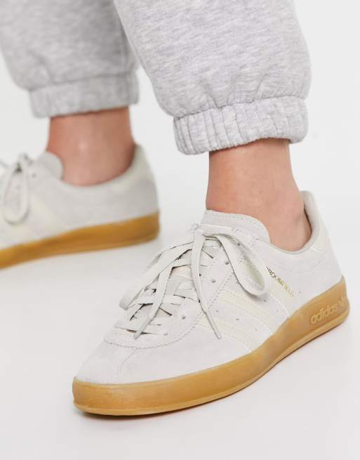 adidas Originals Broomfield trainers in grey with gum sole