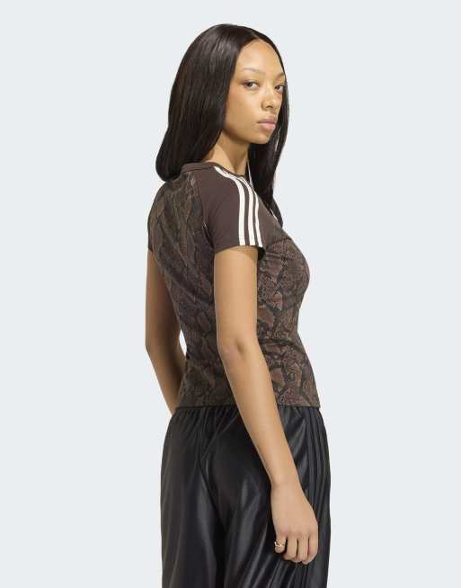 adidas Originals – Cali – T-Shirt in Braun/Aurora Coffee mit Schlangenmuster, 2 von 4