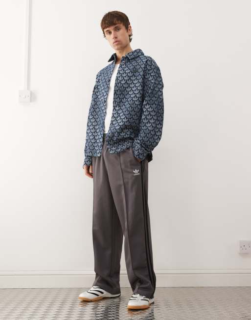adidas Originals - Camicia in denim blu indaco con monogrammi, 2 di 5