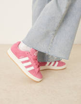 New Balance 57/40 sneakers in blue with pink detail | ASOS