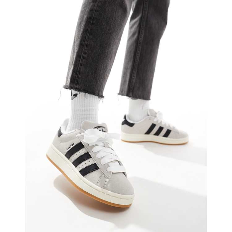 adidas Originals Campus Sneaker im Stil der 00er Jahre in WeiB und Schwarz