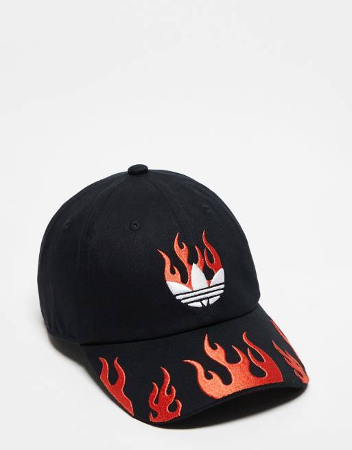 adidas Originals - Cappellino con grafica di fiamma
