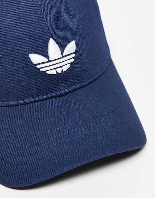 adidas Originals Cappello con visiera e trifoglio blu navy ASOS