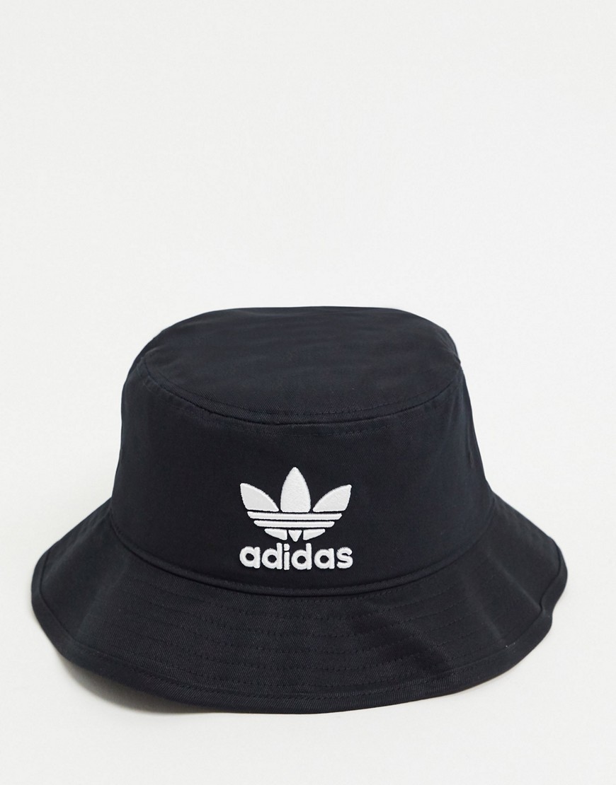adidas Originals - Cappello da pescatore nero con trifoglio