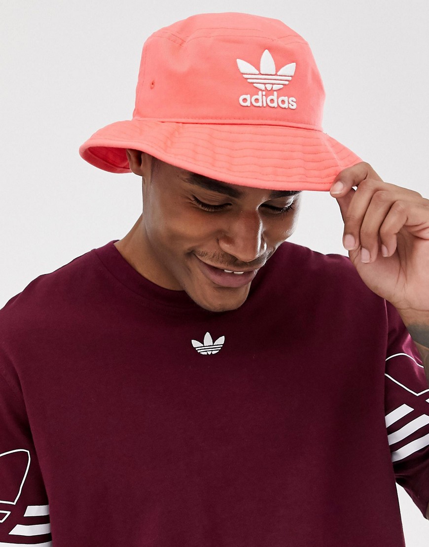 adidas Originals - Cappello da pescatore rosso con logo