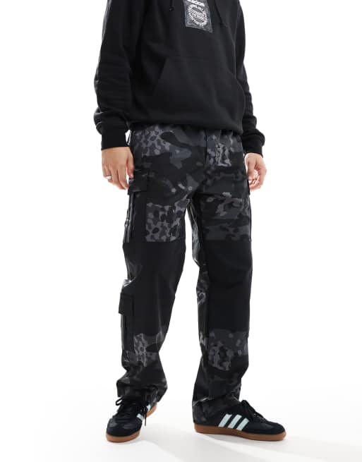 adidas Originals - Cargobroek in zwart met camouflageprint 