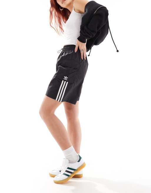 adidas Originals Cargoshort met 3-Stripes in zwart ASOS