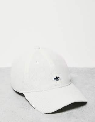 adidas Originals - Casquette de baseball en velours côtelé - Blanc