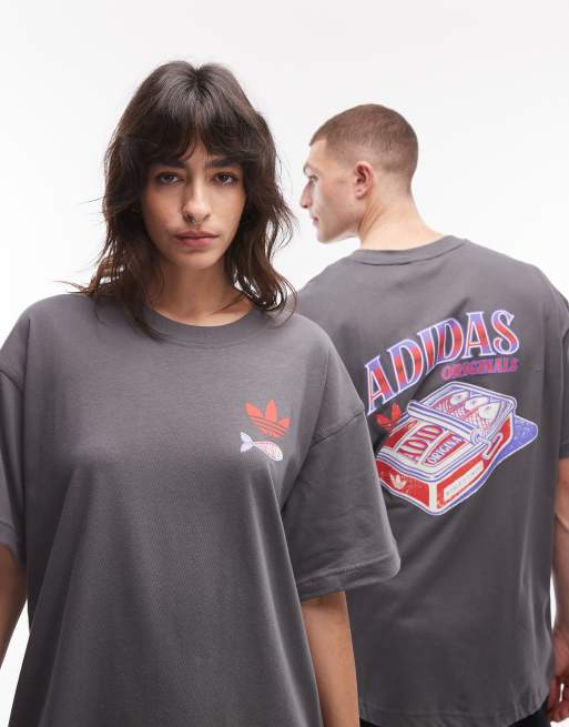 adidas Originals – Ciemnoszary T-shirt z grafiką z sardynkami