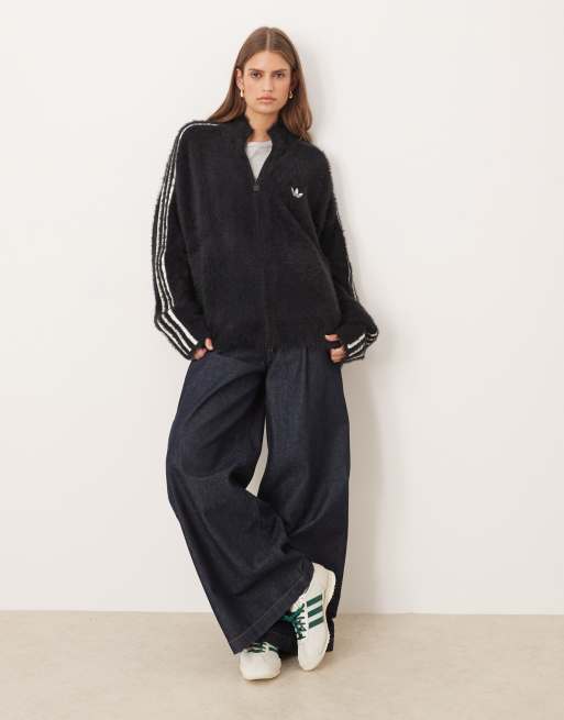 adidas Originals – Classic – Flauschiges Trainingsoberteil in Schwarz und Wollweiß, 3 von 4