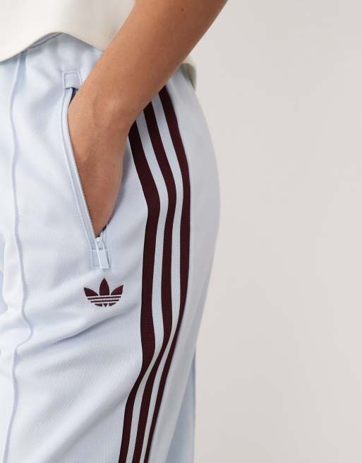 adidas Originals – Classic – Trainingshose in Hellblau und Burgunderrot, 3 von 5