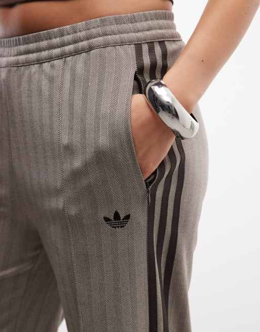 adidas Originals – Classics – Trainingshose mit hellem Fischgrätmuster, 4 von 5