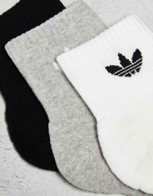 adidas Originals Confezione da 3 paia di calzini alla caviglia neri grigi e bianchi