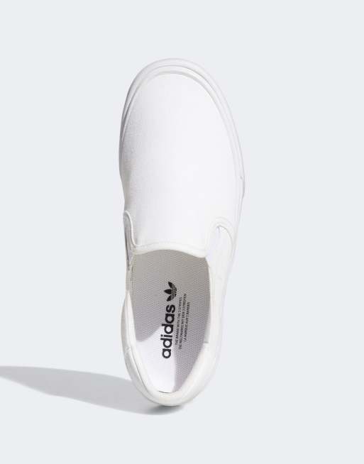 Adidas slip 2025 ons white