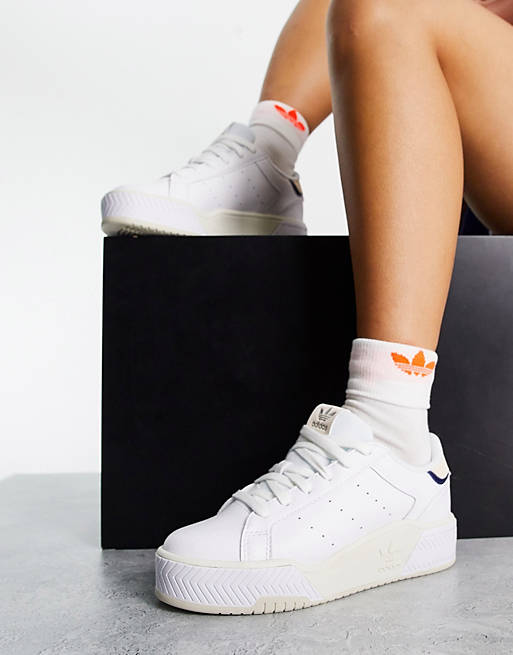 adidas Originals Court Tourino bold trainers in white with peach ...