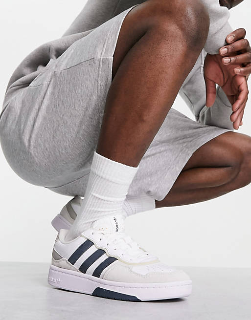 adidas Originals – Courtic – Sneaker in Weiß und Marineblau | ASOS