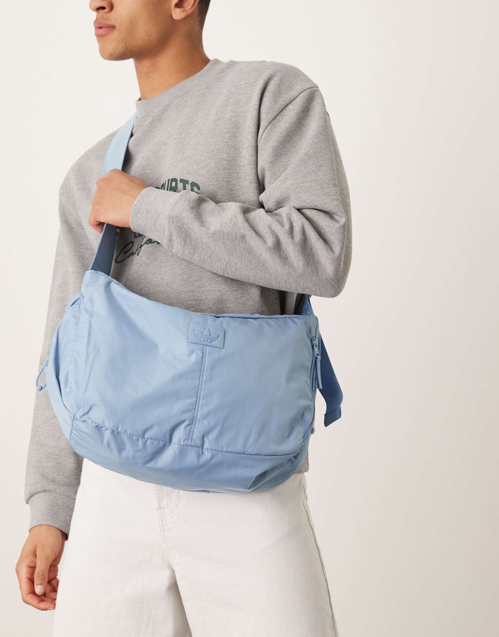 сумка adidas Originals crescent crossbody светло-голубого цвета