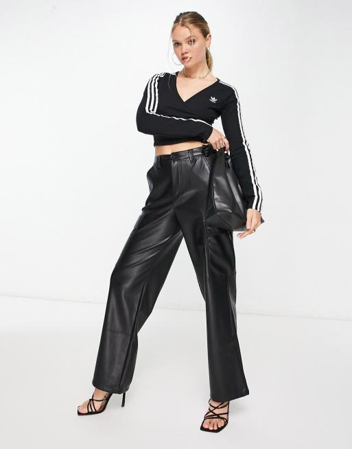 adidas Originals Crop top met overslag en 3 Stripes in zwart