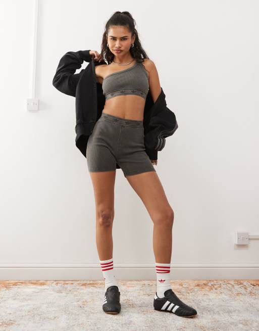 adidas Originals – Czarne krótkie szorty prążkowane z efektem sprania