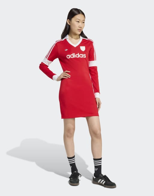 adidas Originals – Czerwona sukienka w piłkarskim stylu z grafiką