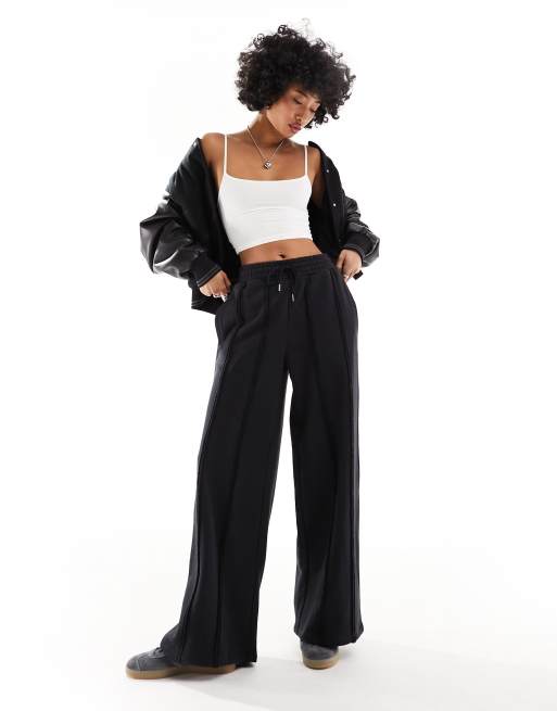 Man Oversized Distressed Wide Leg Jogger