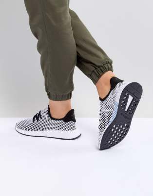 deerupt runner noir et blanc