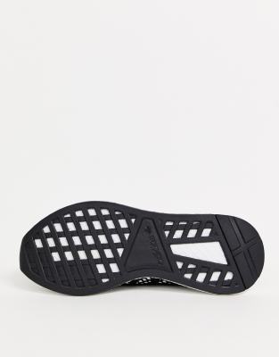 black deerupt trainers