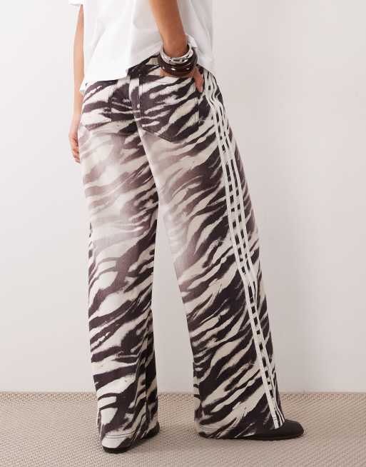 adidas Originals denim jeans in zebra, 3 of 5