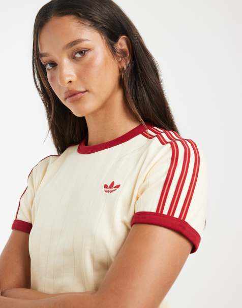 adidas Originals – Dopasowany prążkowany T-shirt z krótkimi rękawami w kolorze waniliowym i czerwonym - view 1