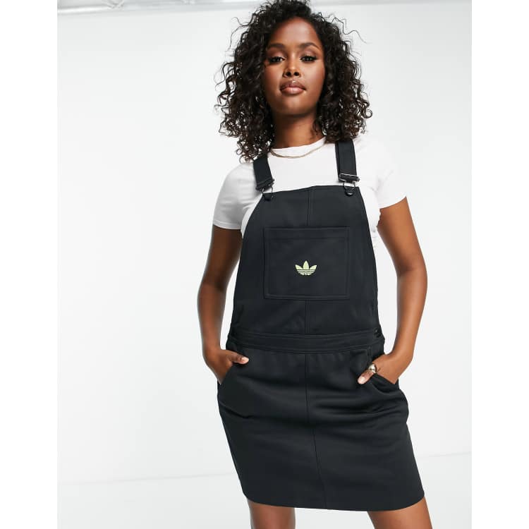 sobrino cebolla Encadenar adidas Originals dungaree dress with gingham logo in black | ASOS